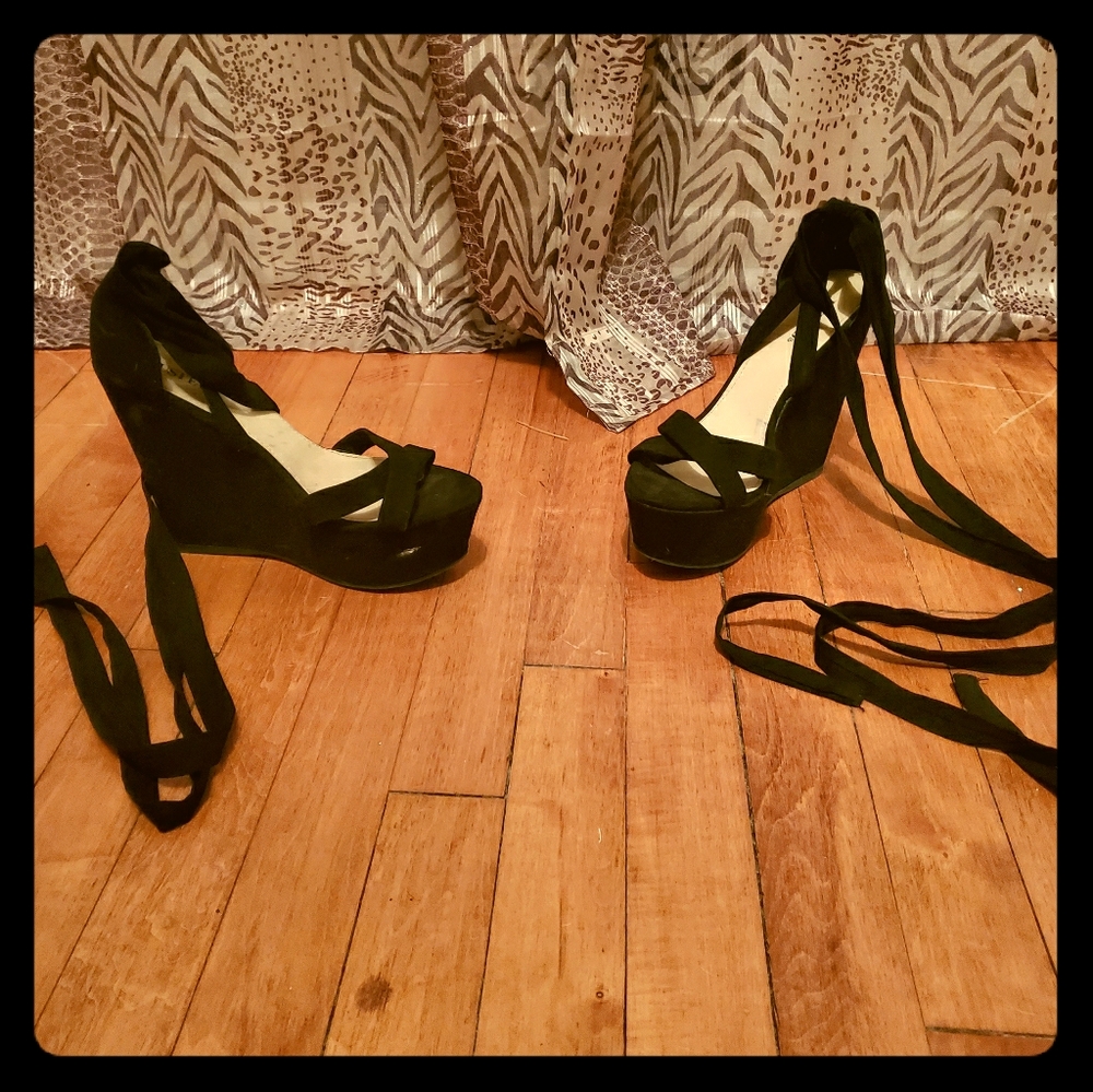 Size 8 black wrap around platform sandals
